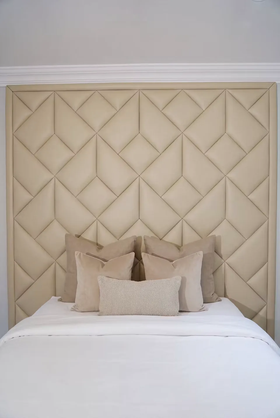 Front detail of the cream interlocking diamond panels