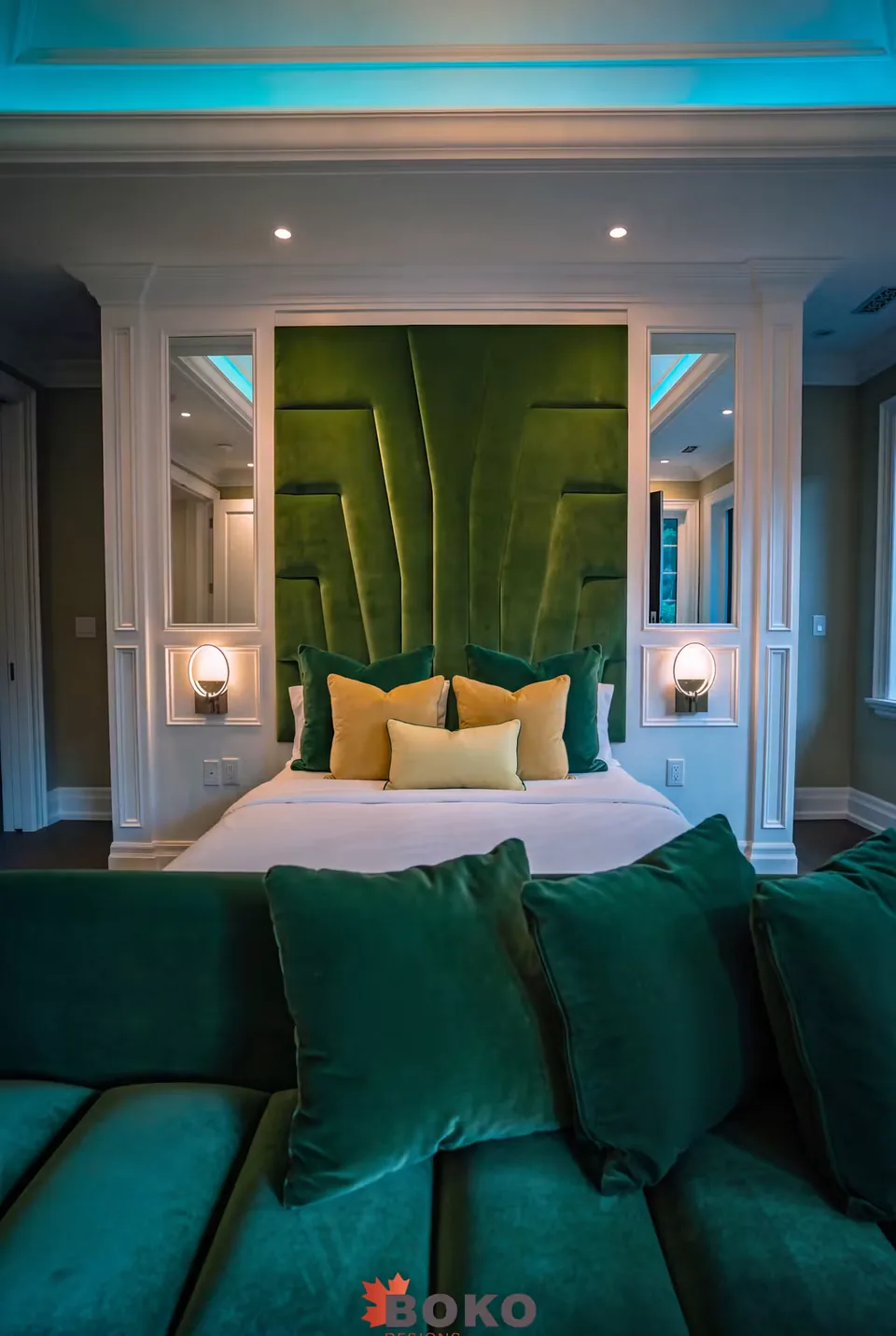 Front detail of the green headboard with the bench in the foreground