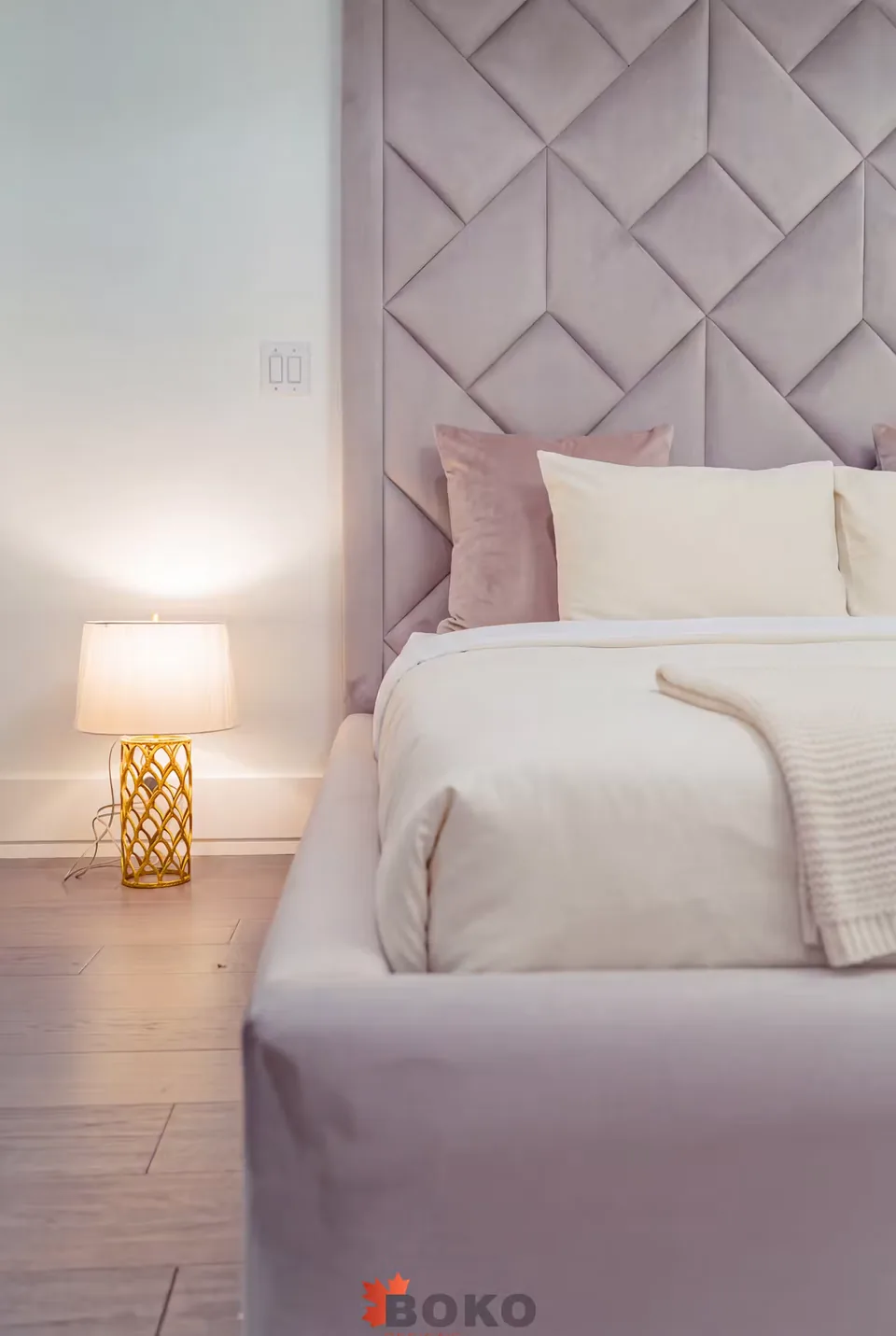 Close view of the padded diagonal seams behind the pillows