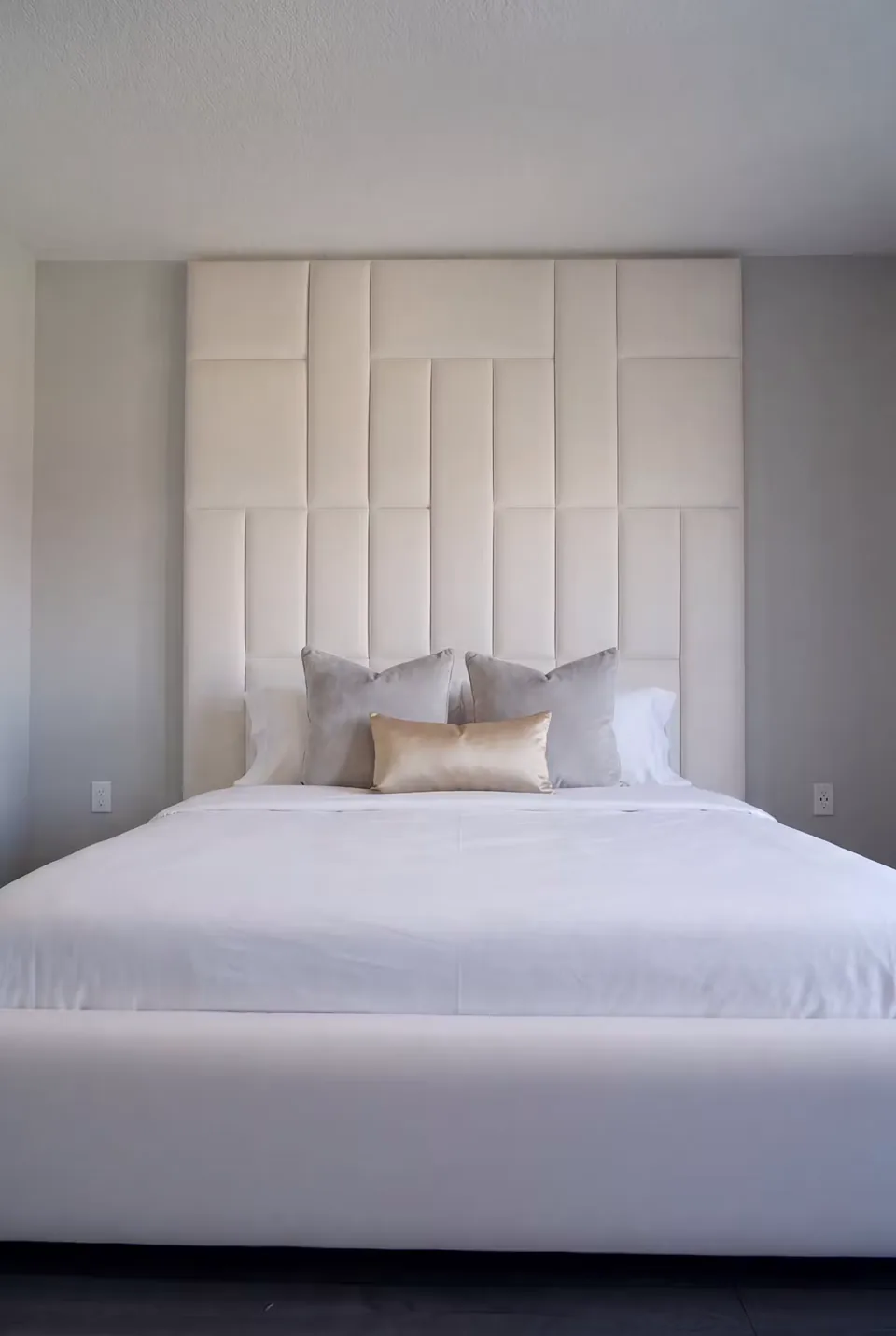 Front detail of the offset panel seams behind the pillows