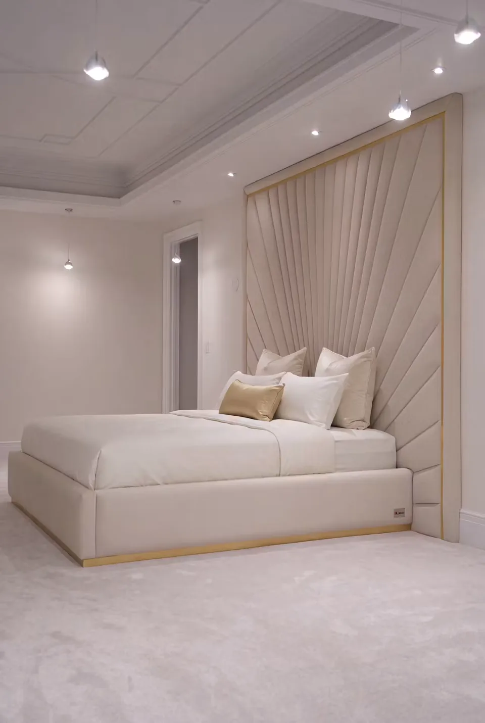 Side view of the light bed against the ivory sunray wall
