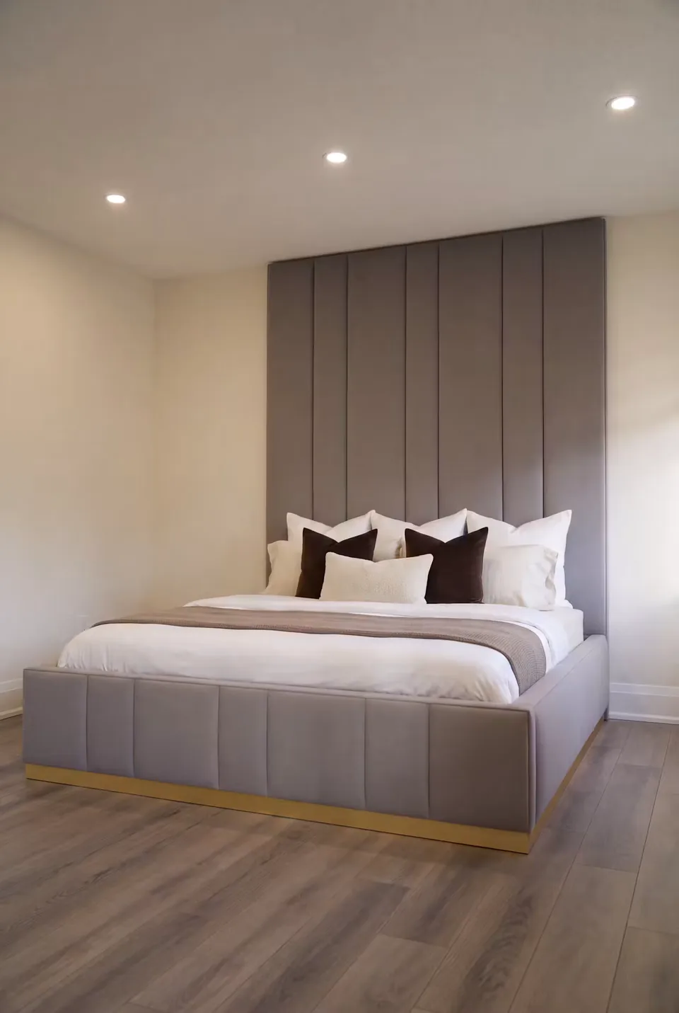 Wider front view of the slate bed with white bedding and a narrow gold edge at floor level.