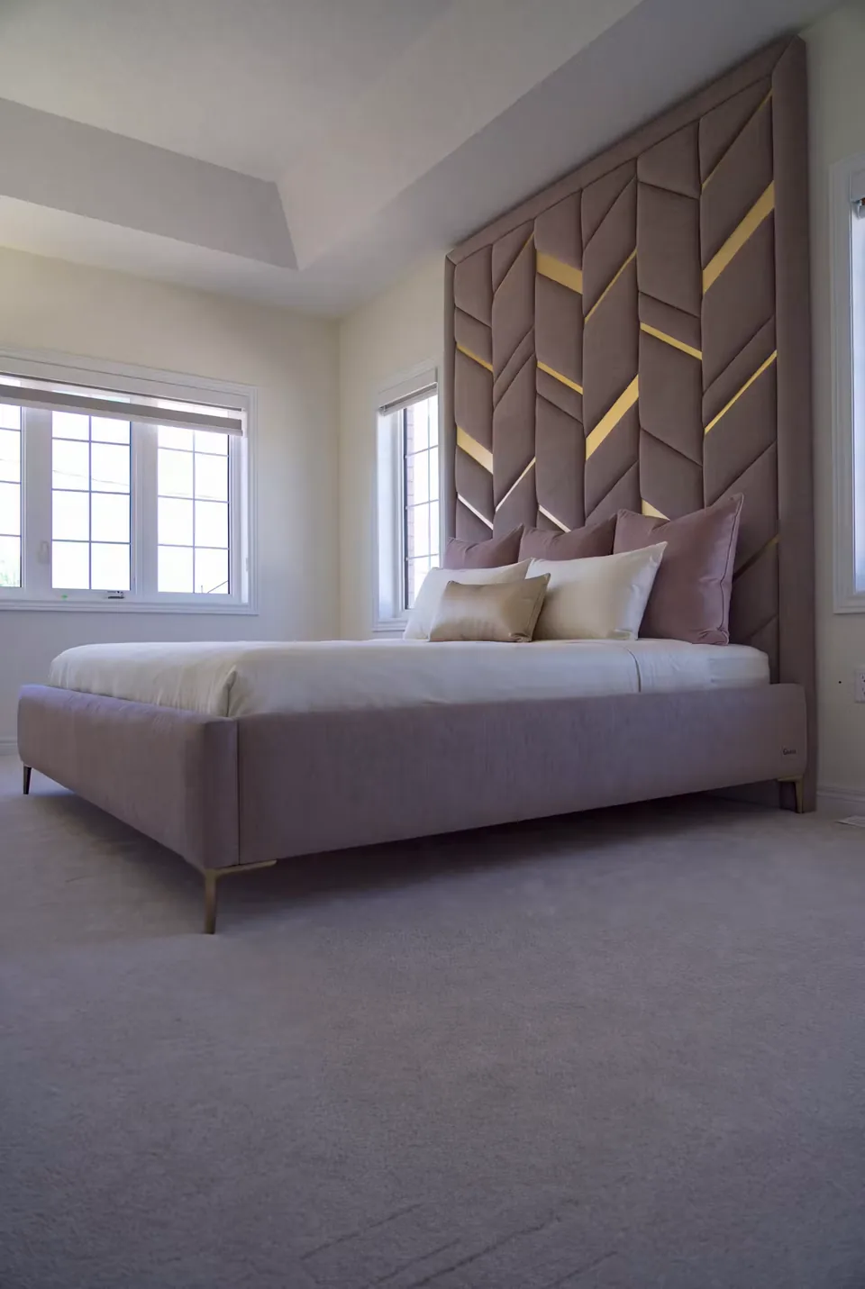 Wide angled view of the taupe frame between the windows