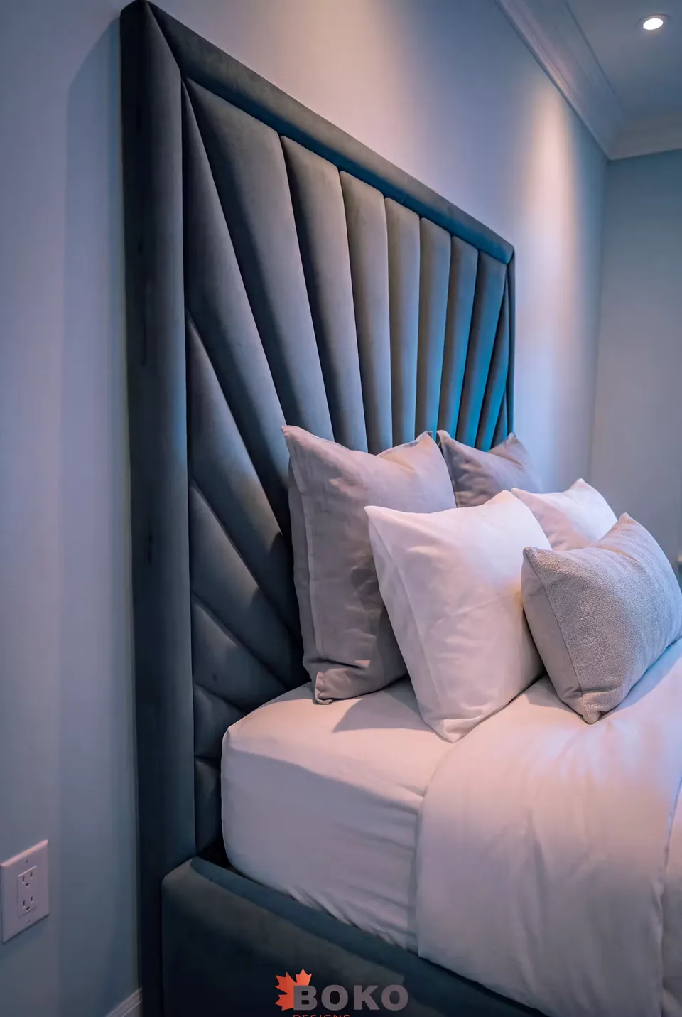 Close side view of the teal fan channels behind the pillows